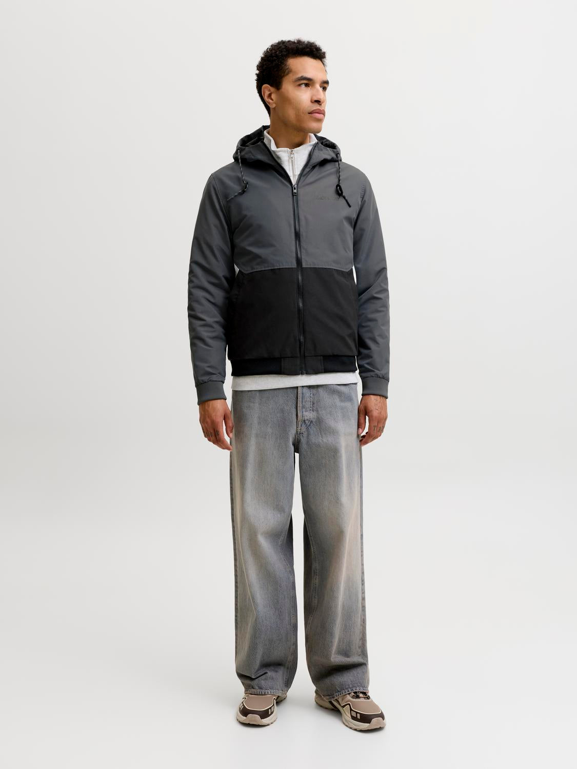 model_shot-front_full