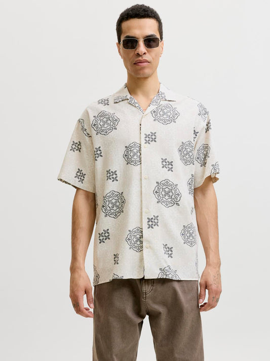 model_shot-front