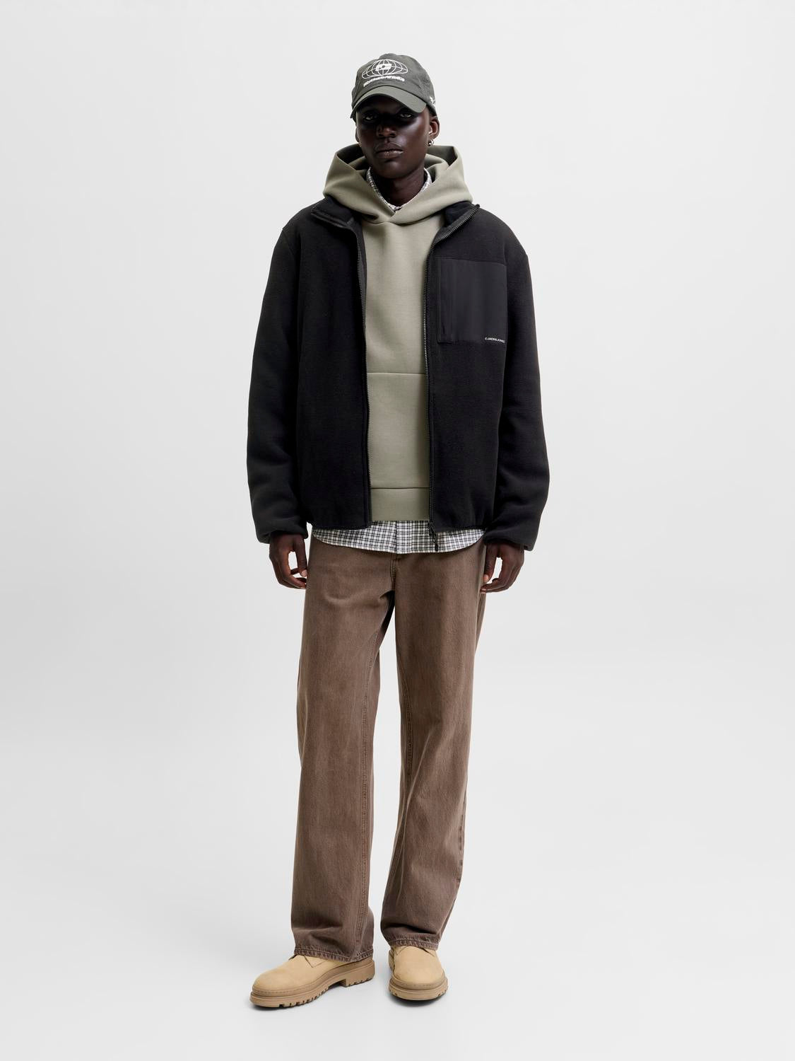 model_shot-front_full