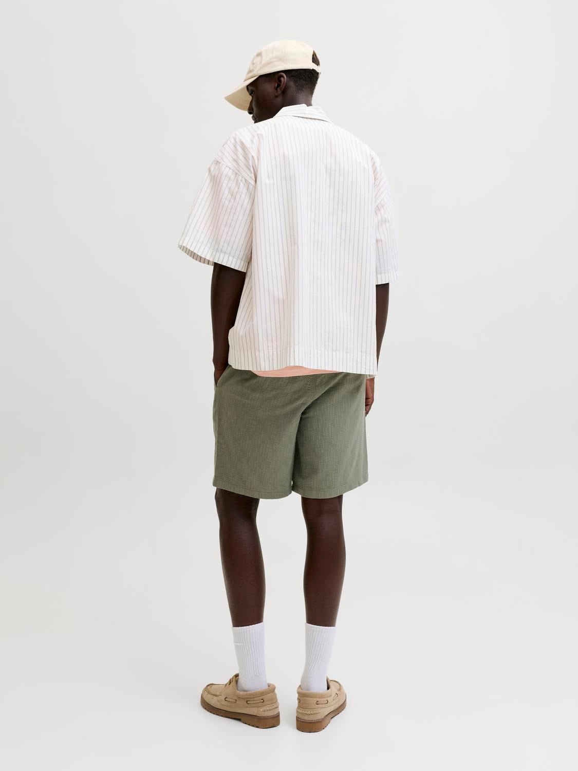 model_shot-back