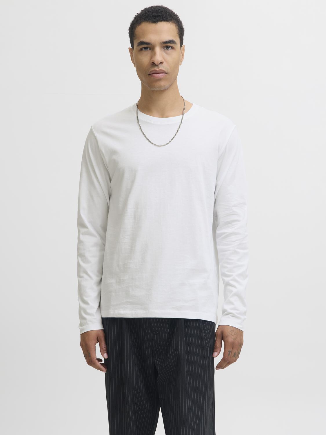 model_shot-front