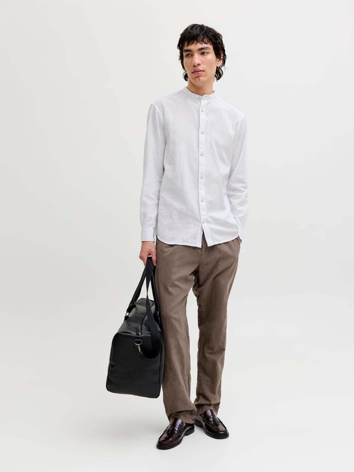 model_shot-front_full