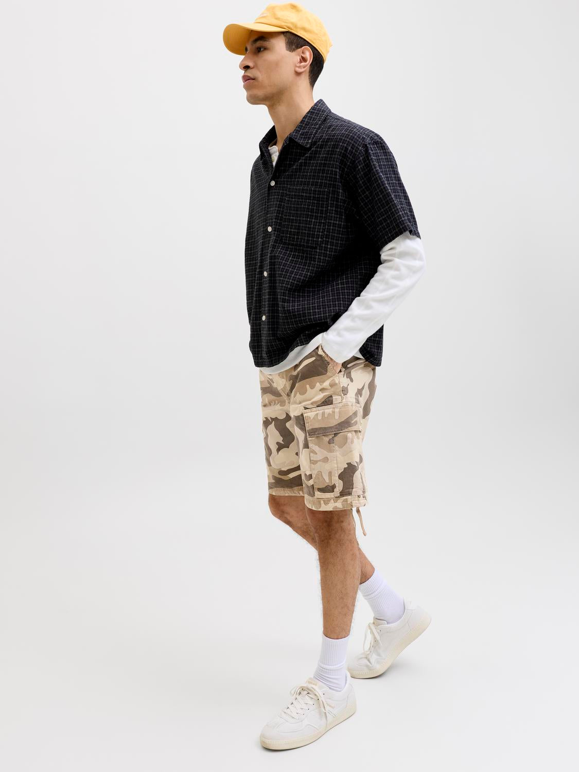 model_shot-creative