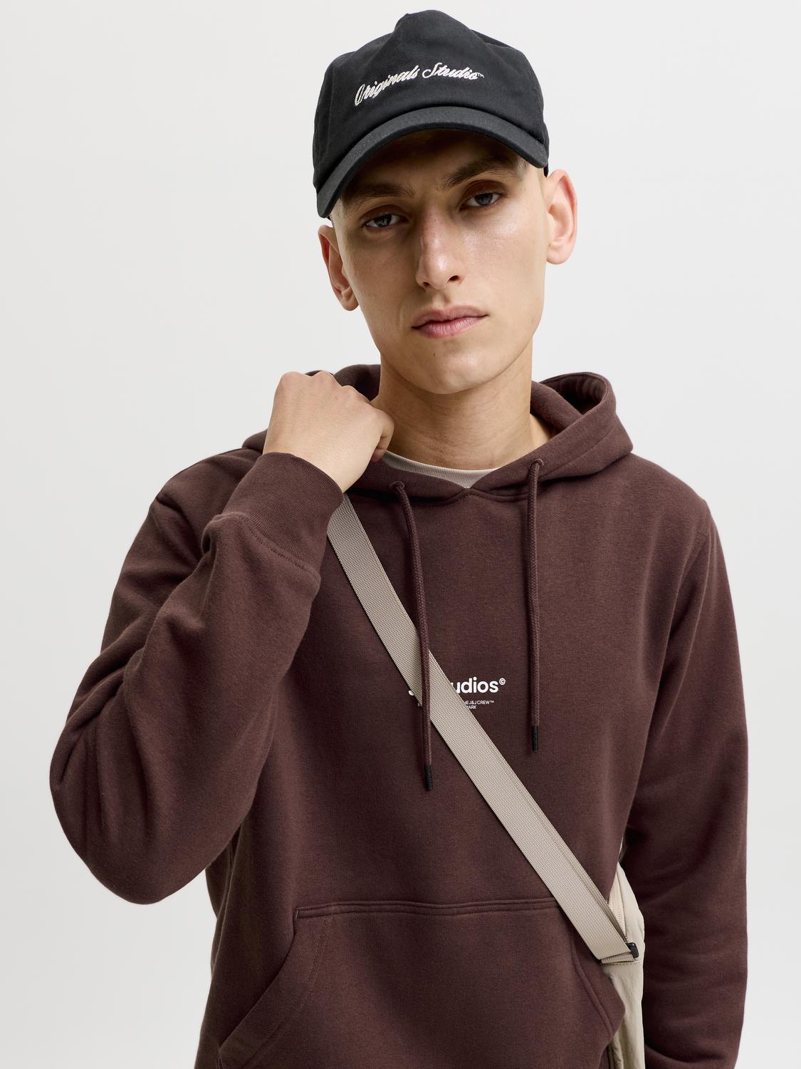 model_shot-creative