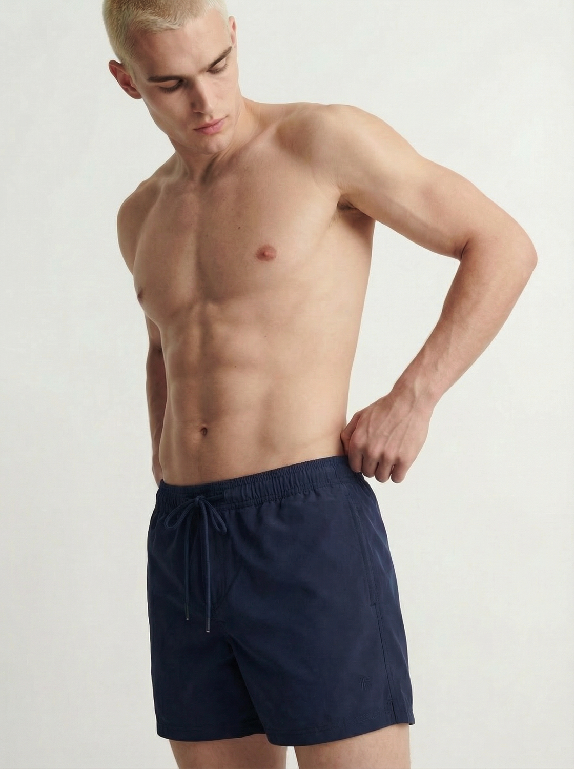 model_shot-creative