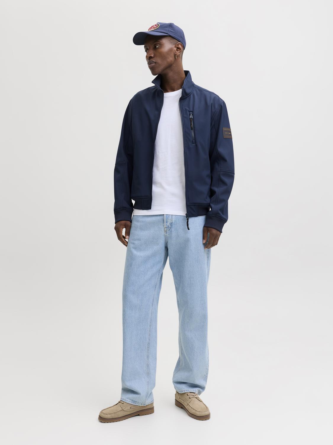 model_shot-front_full