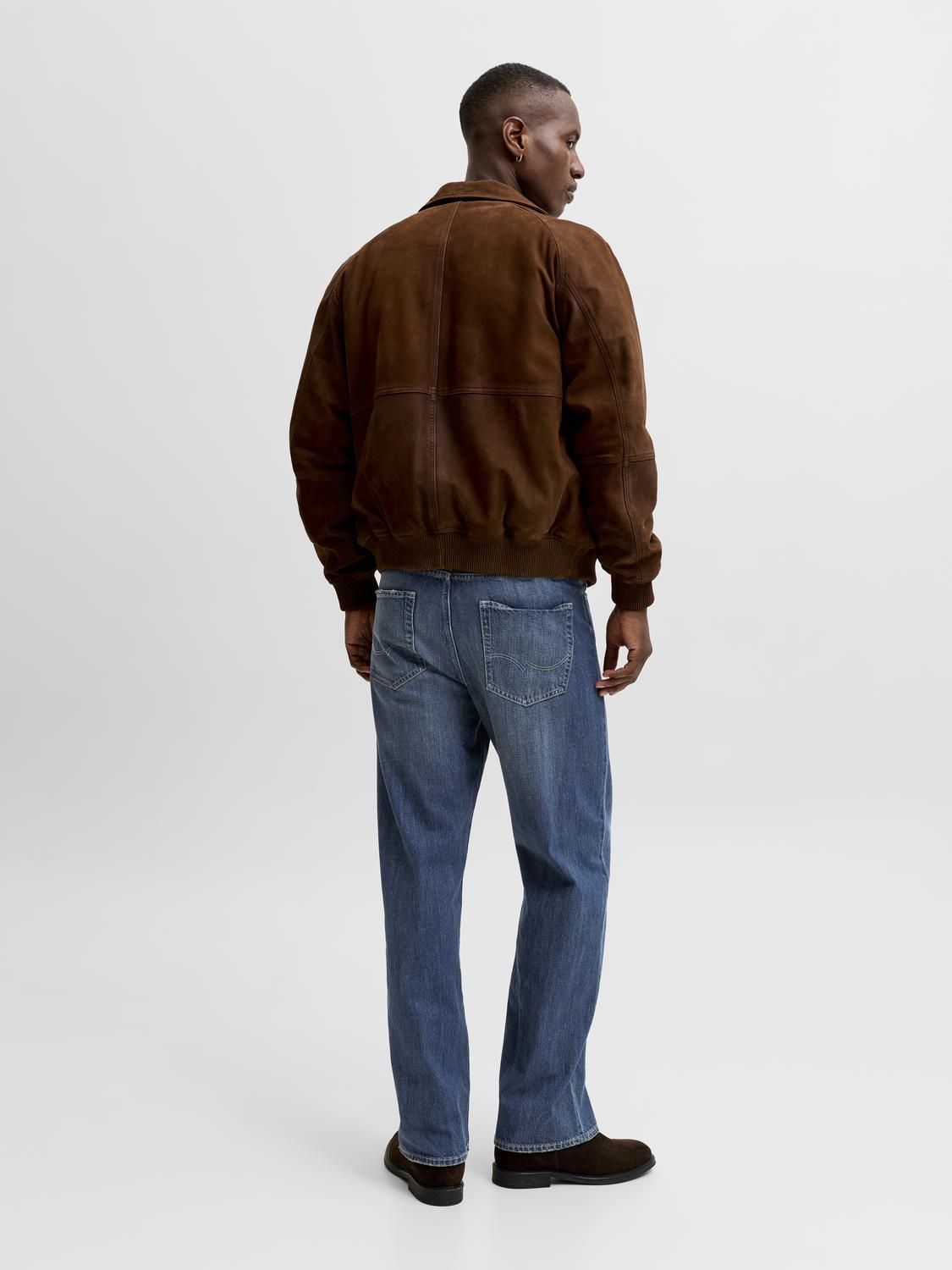 model_shot-back