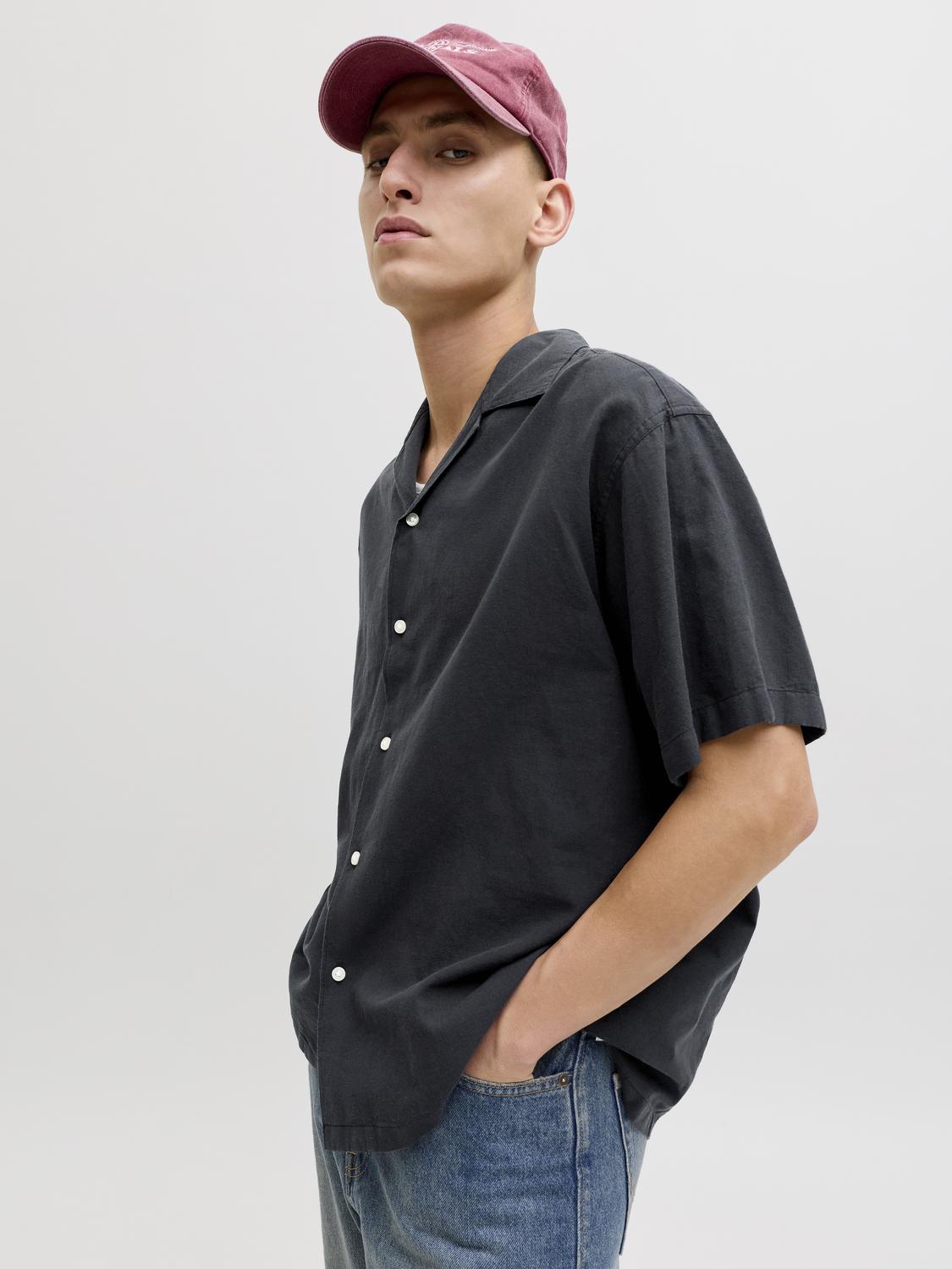 model_shot-creative