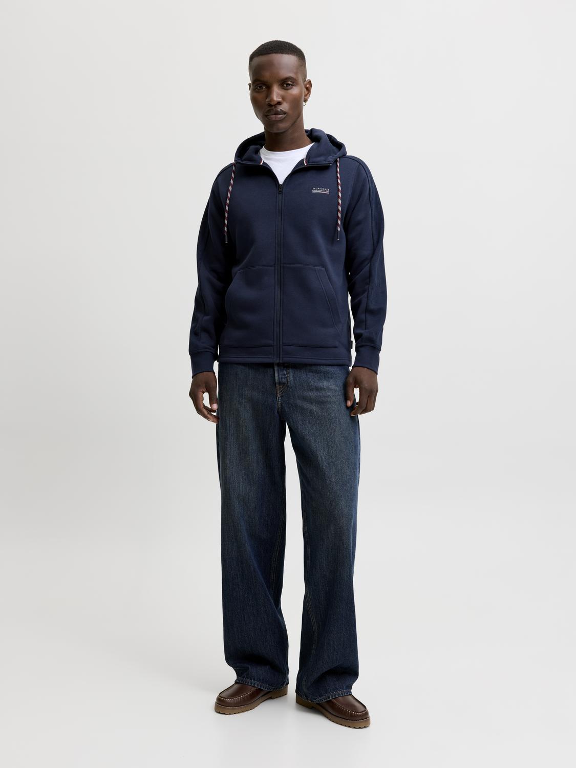 model_shot-front_full