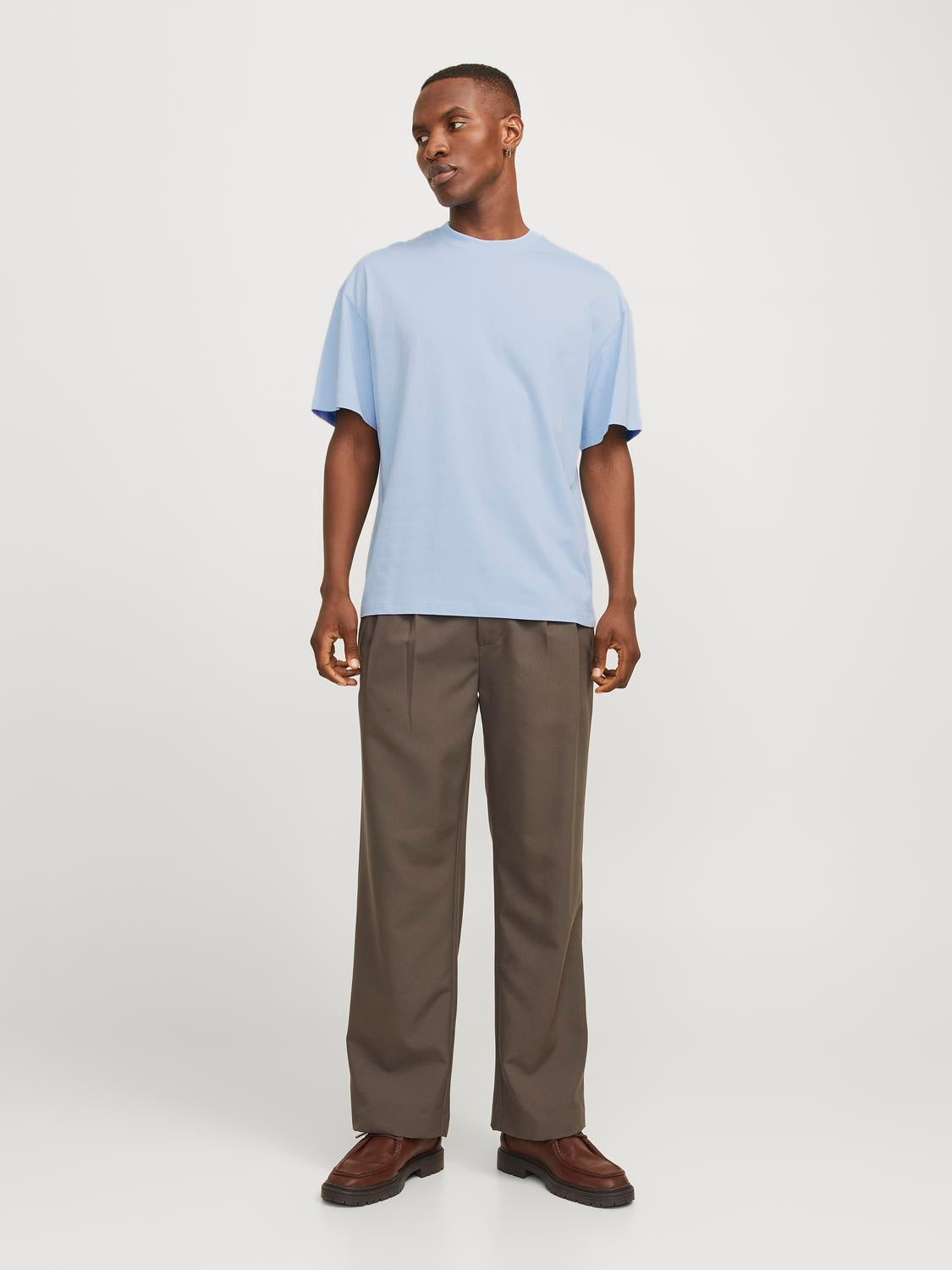 model_shot-front_full