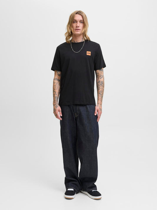 model_shot-front_full