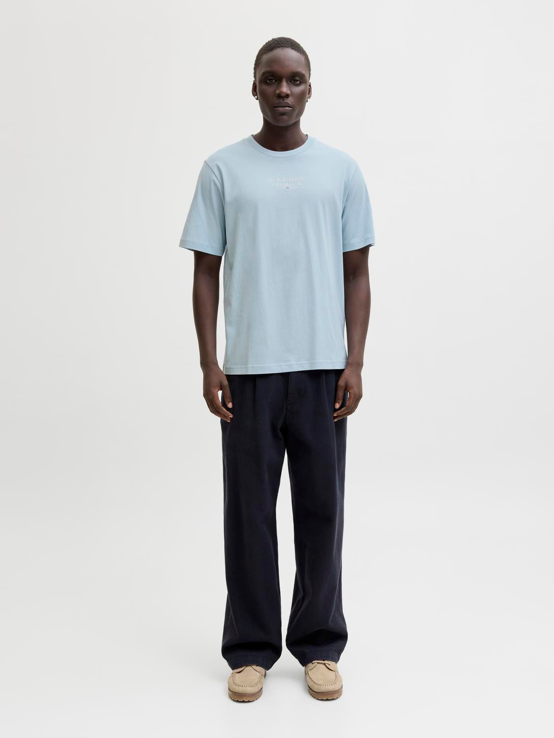 model_shot-front_full