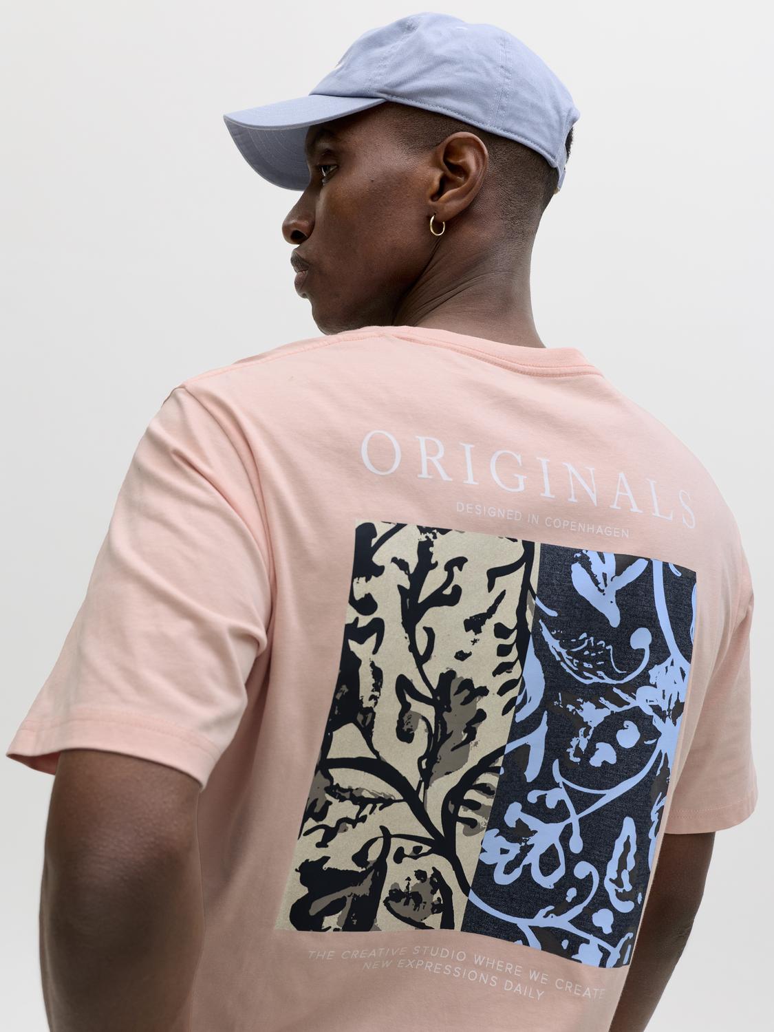 model_shot-creative