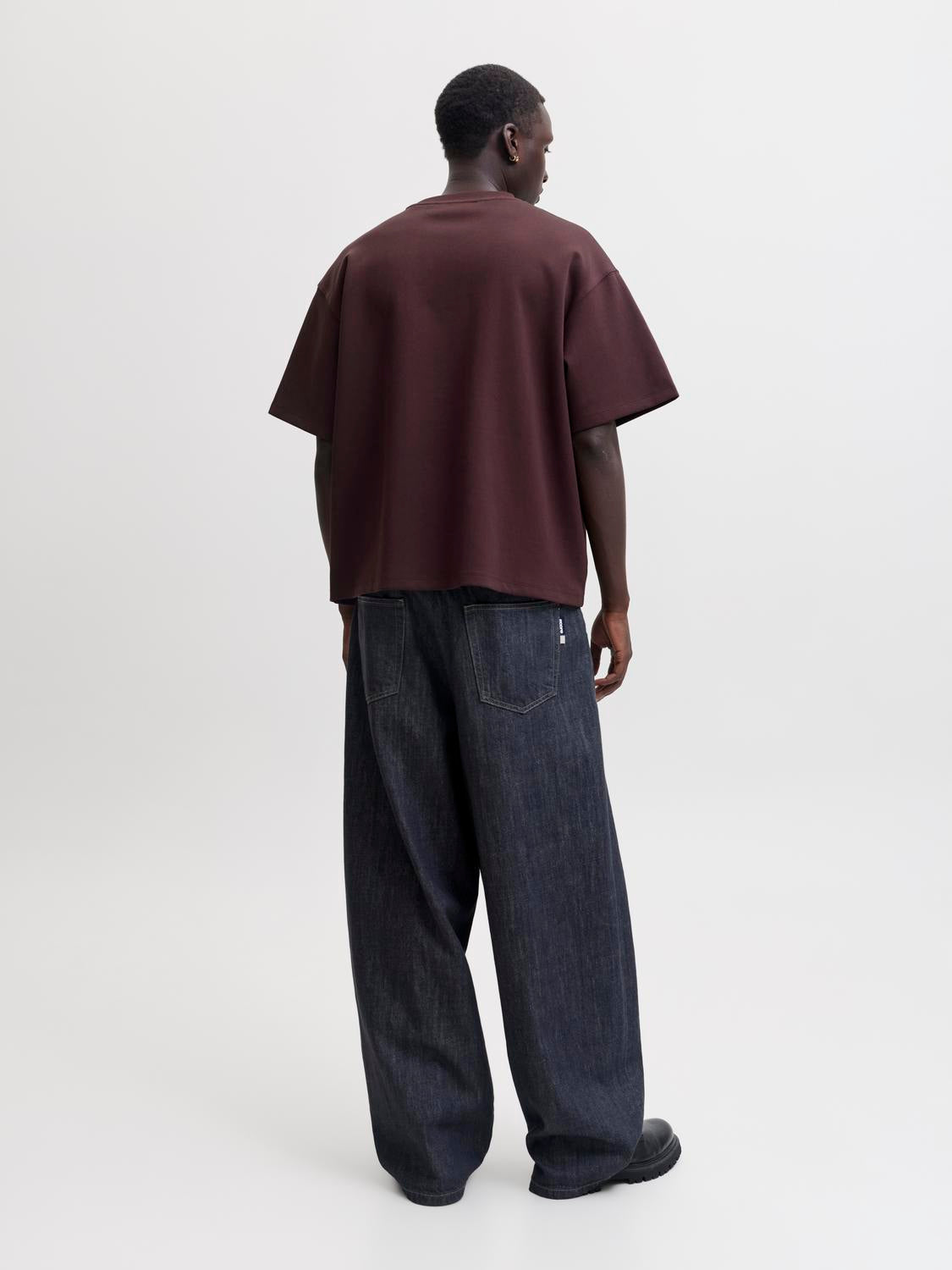 model_shot-back
