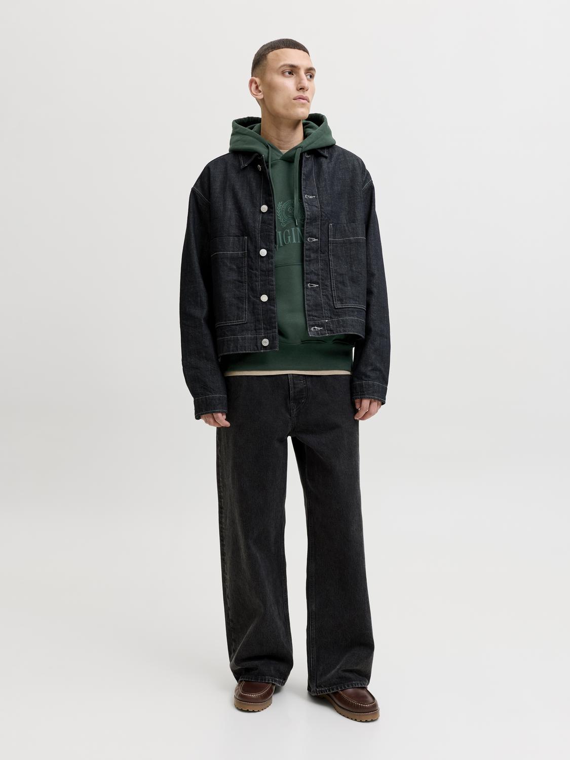 model_shot-front_full
