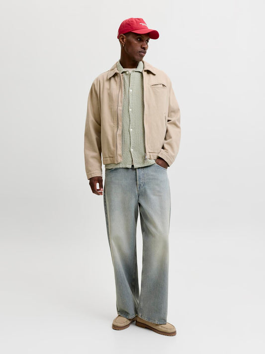 model_shot-front_full