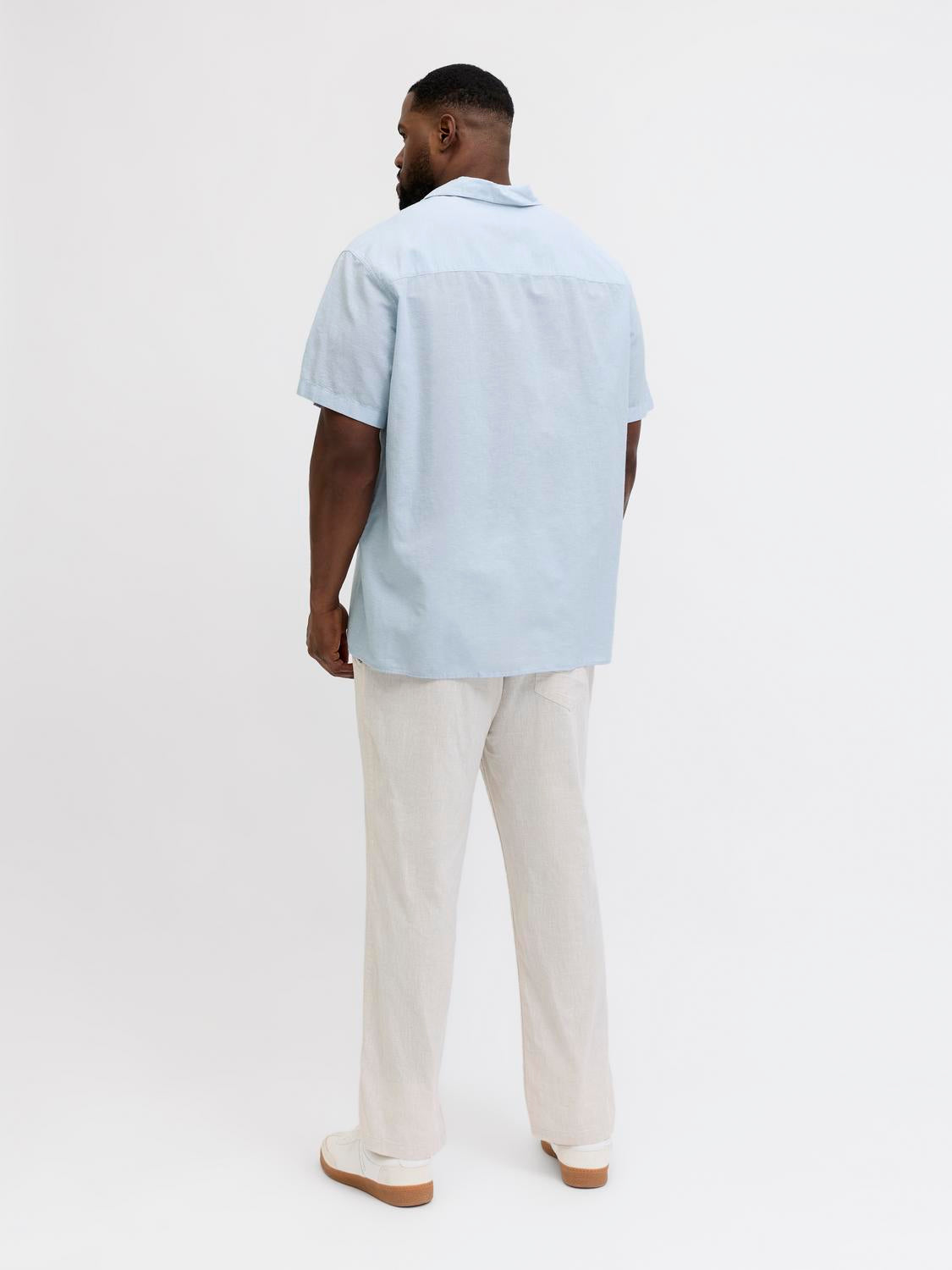model_shot-back