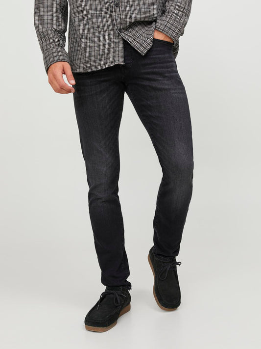 model_shot-front