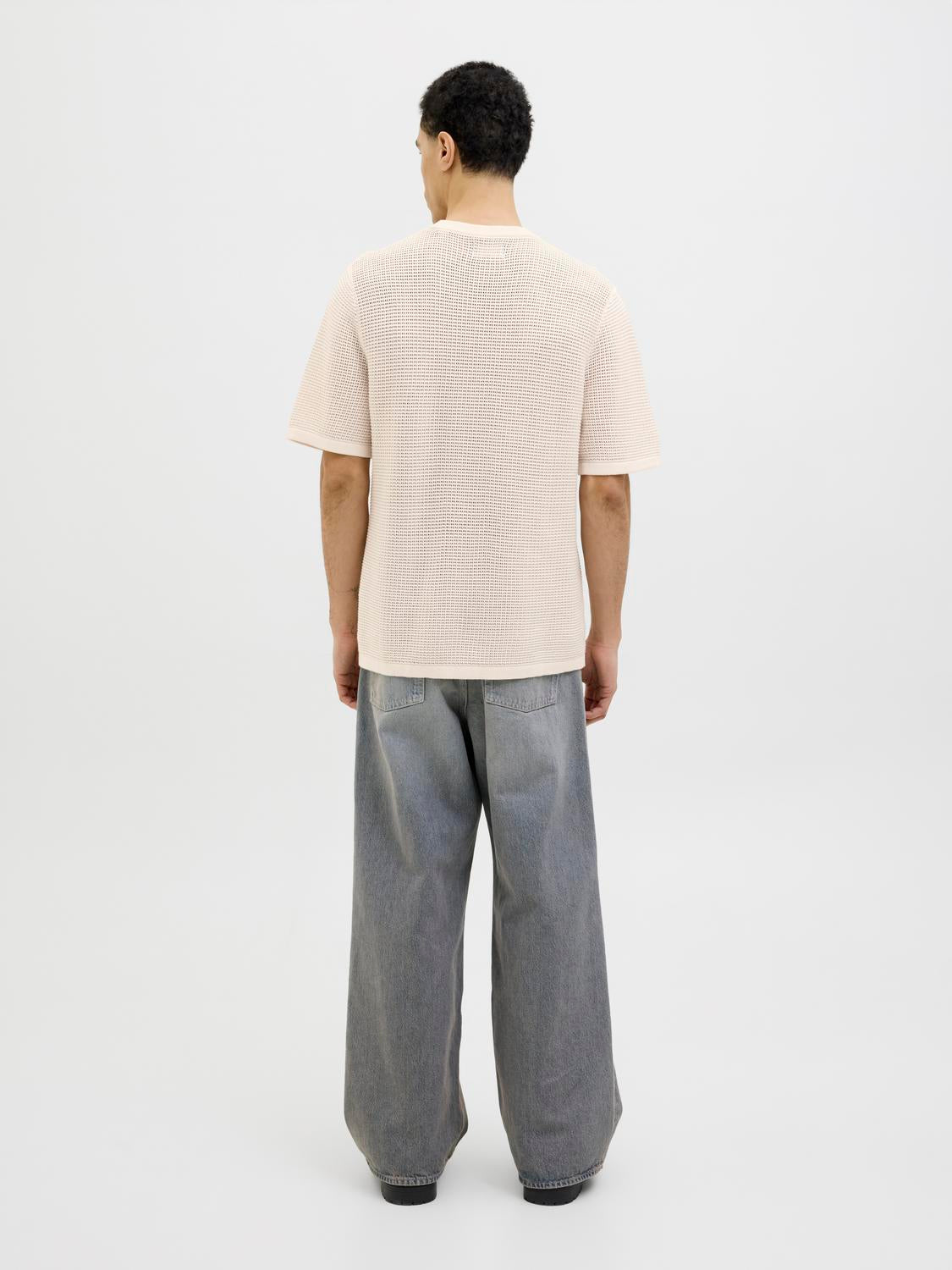 model_shot-back