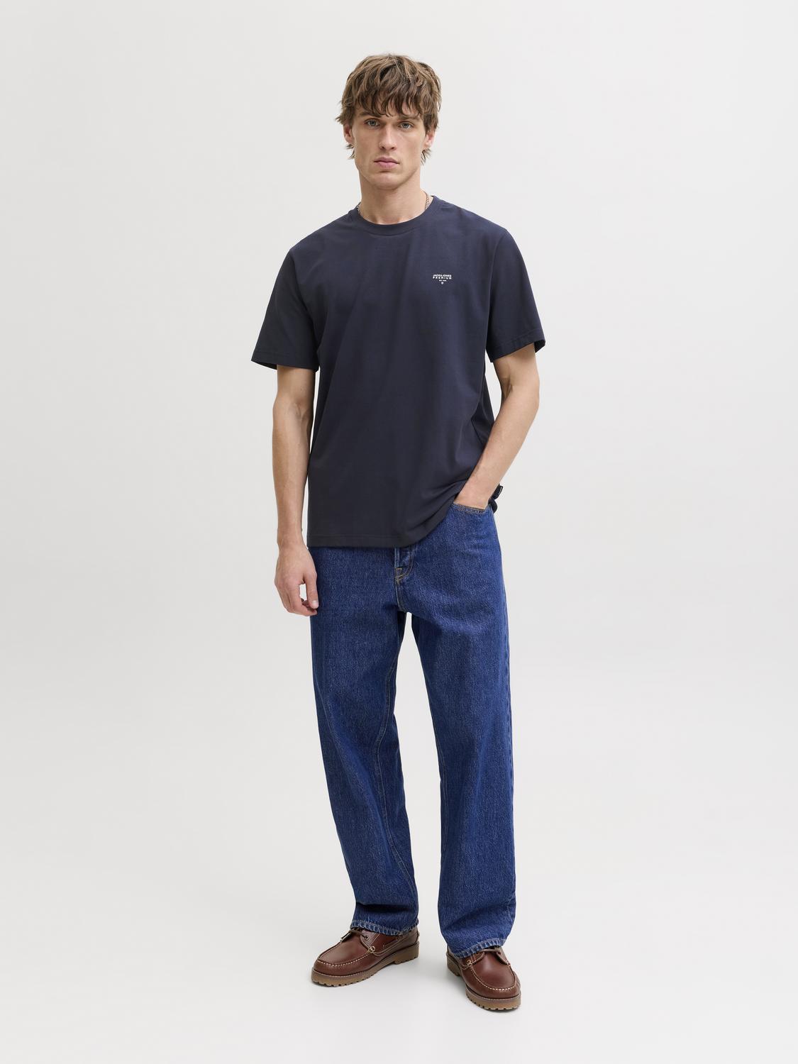 model_shot-front_full