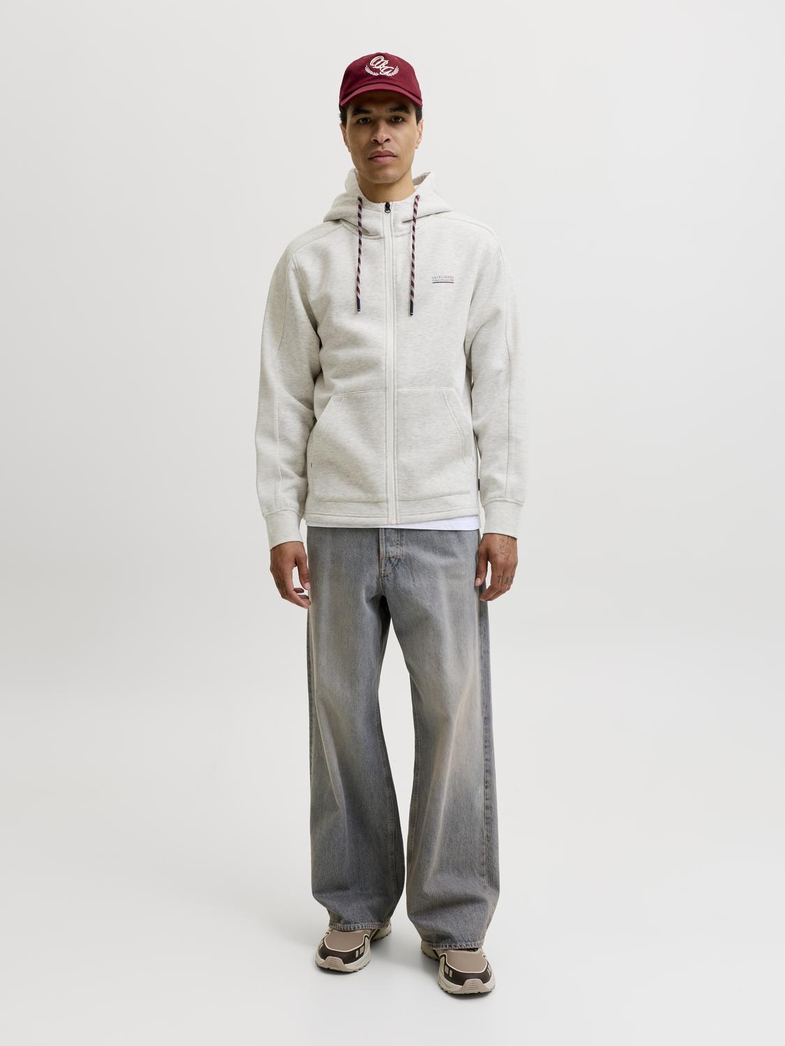 model_shot-front_full