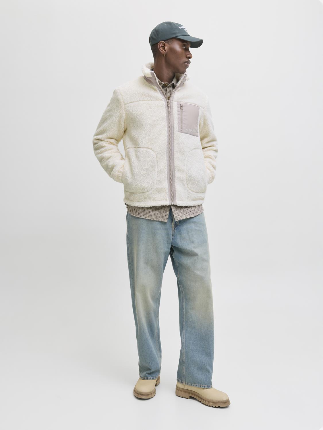 model_shot-front_full