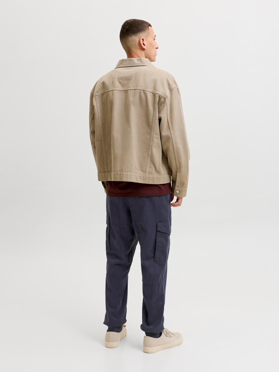 model_shot-back