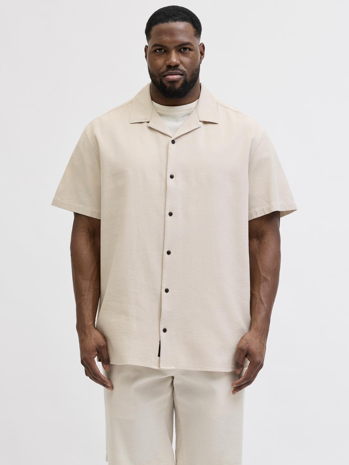 model_shot-front