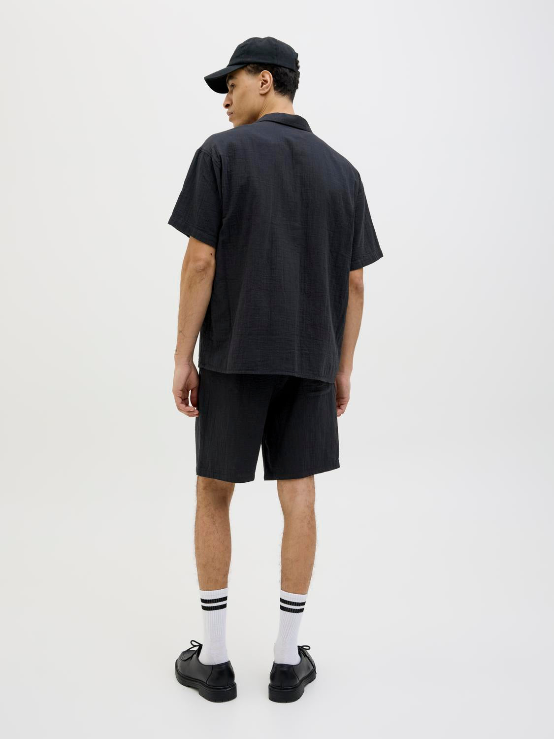 model_shot-back