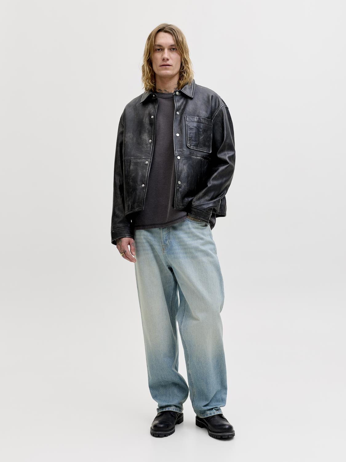 model_shot-front_full
