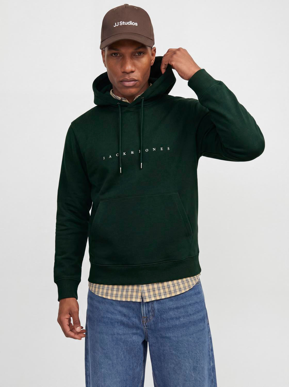 model_shot-creative