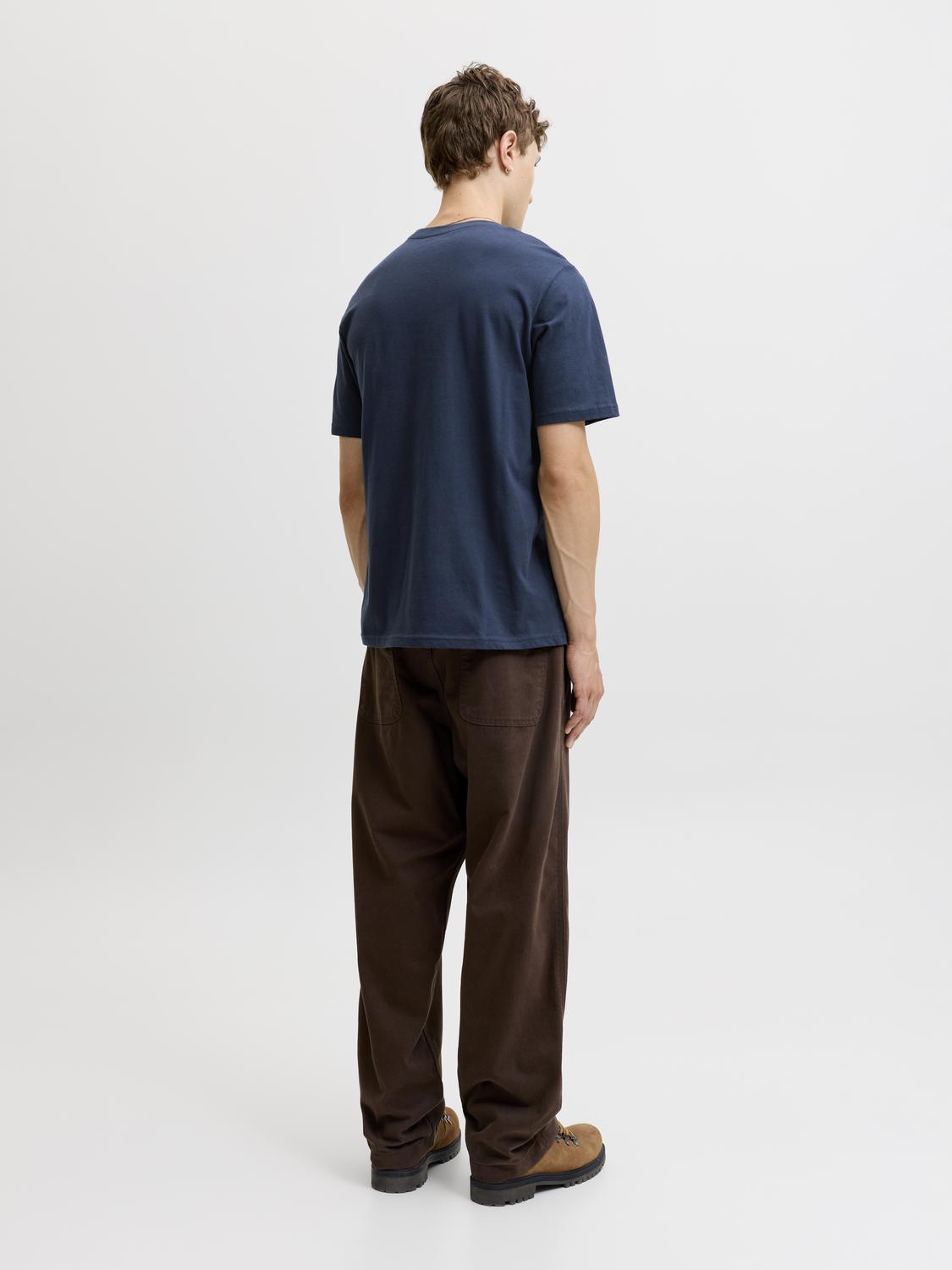 model_shot-back