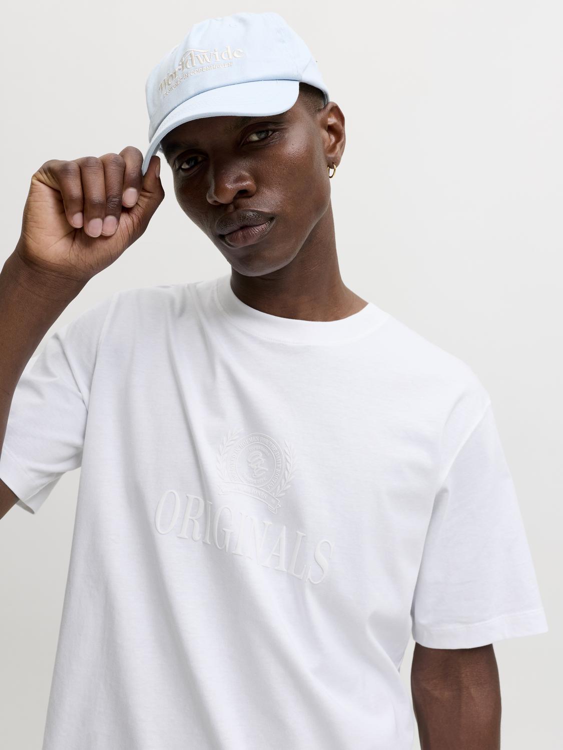 model_shot-creative