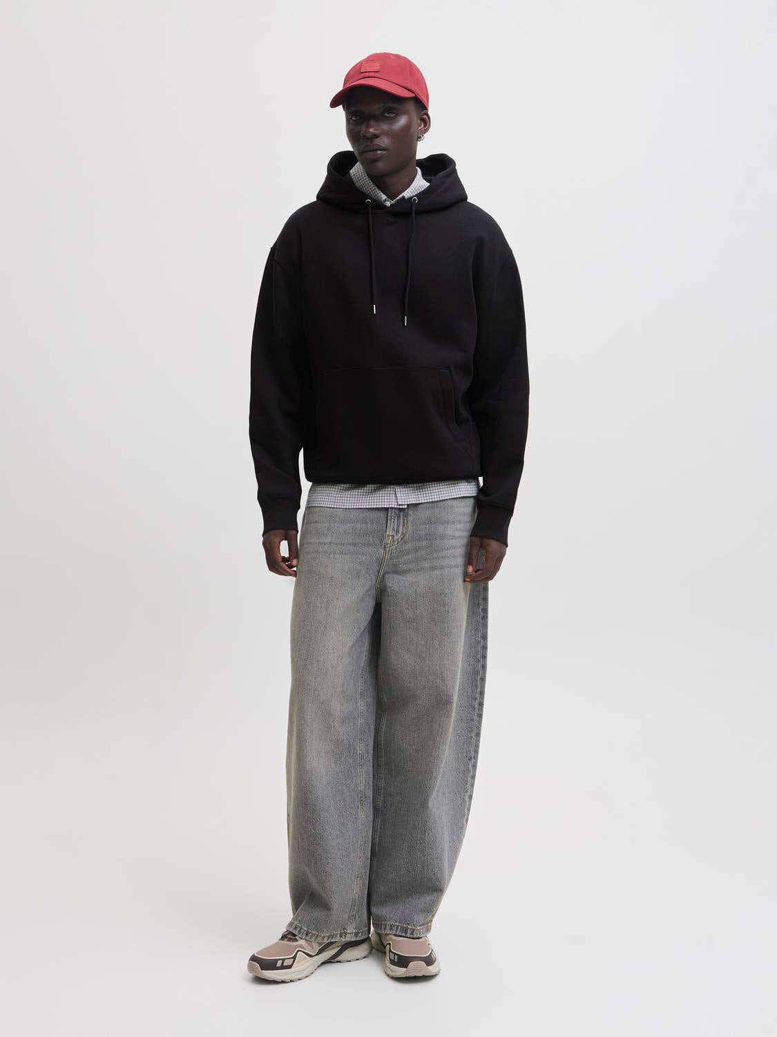 model_shot-front_full