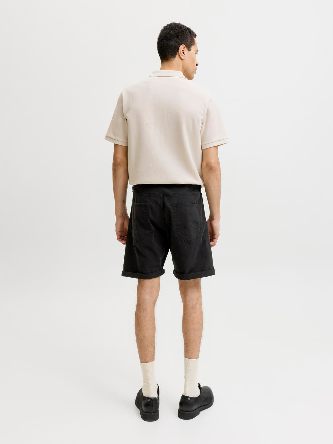 model_shot-back