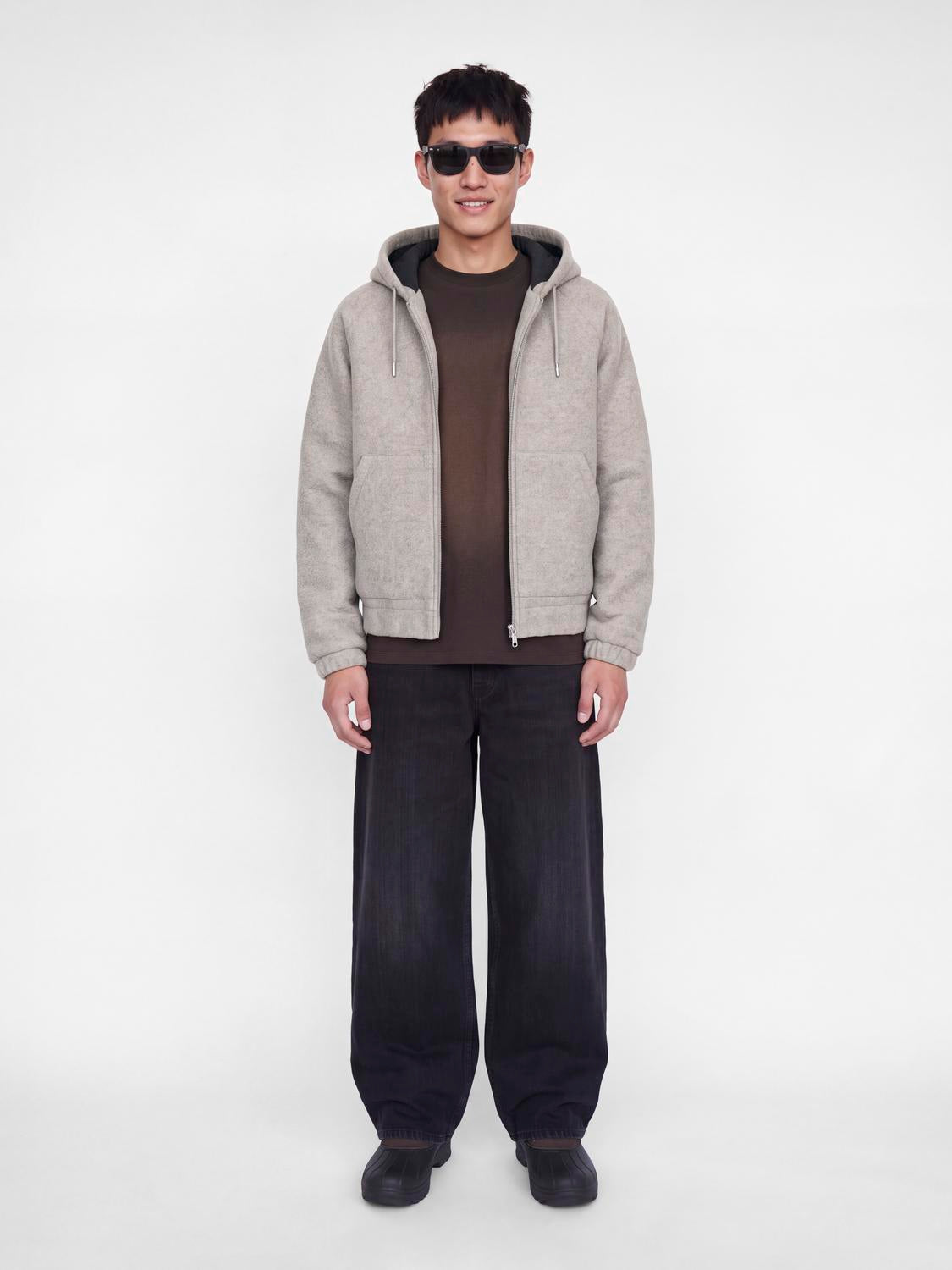 model_shot-front_full