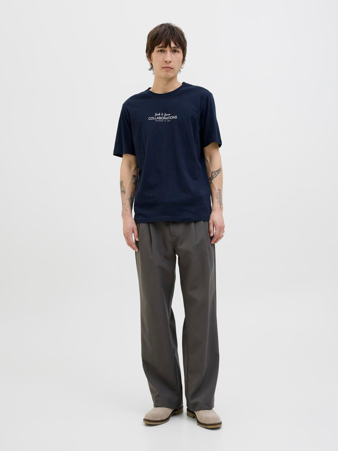 model_shot-front_full