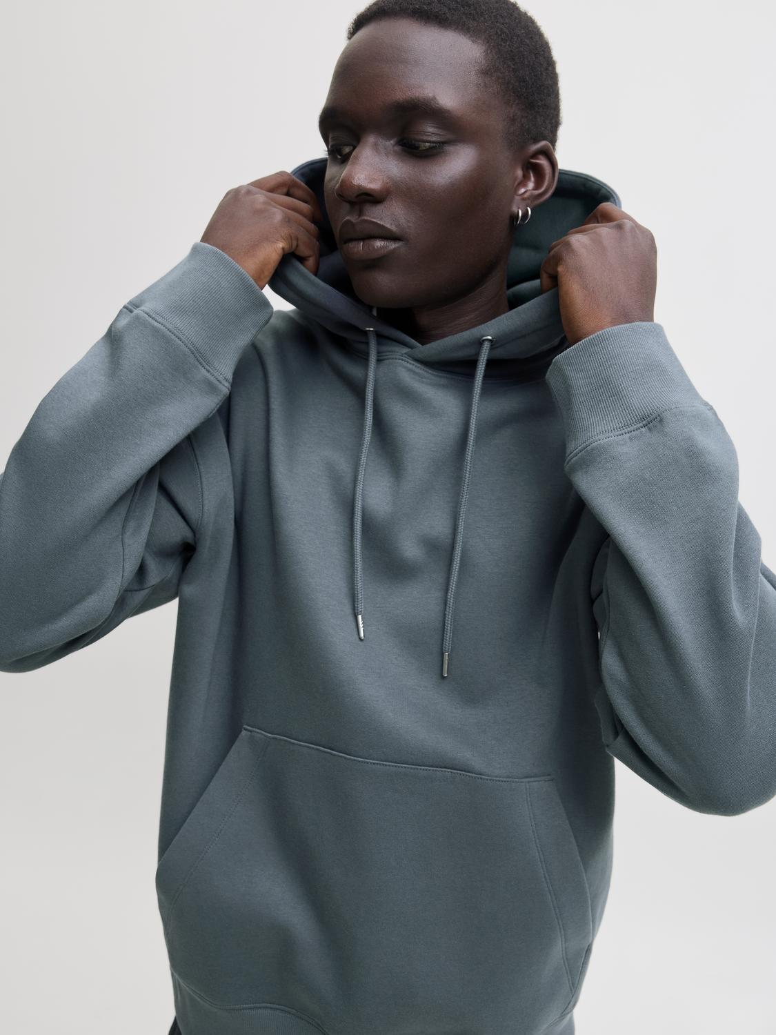 model_shot-creative
