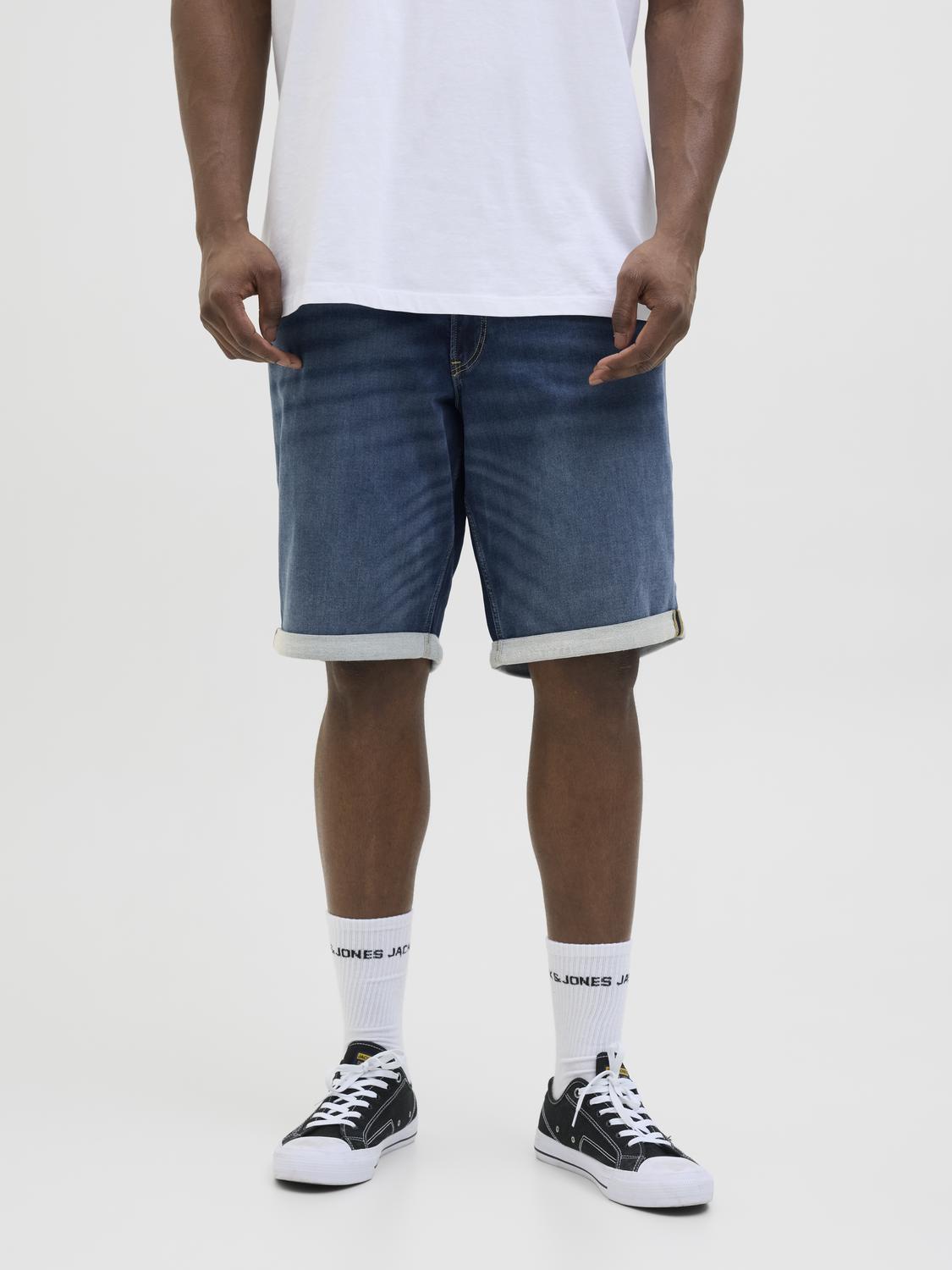 model_shot-front