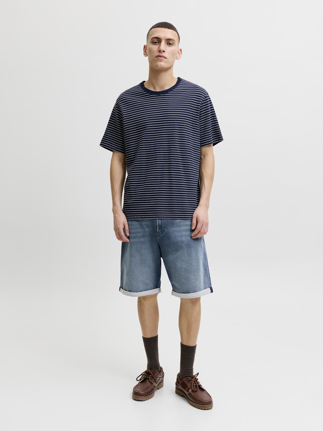 model_shot-front_full