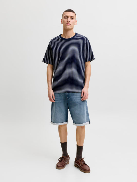 model_shot-front_full