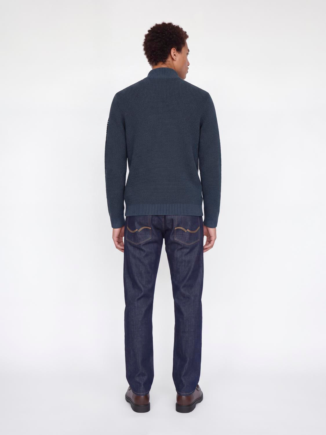model_shot-back