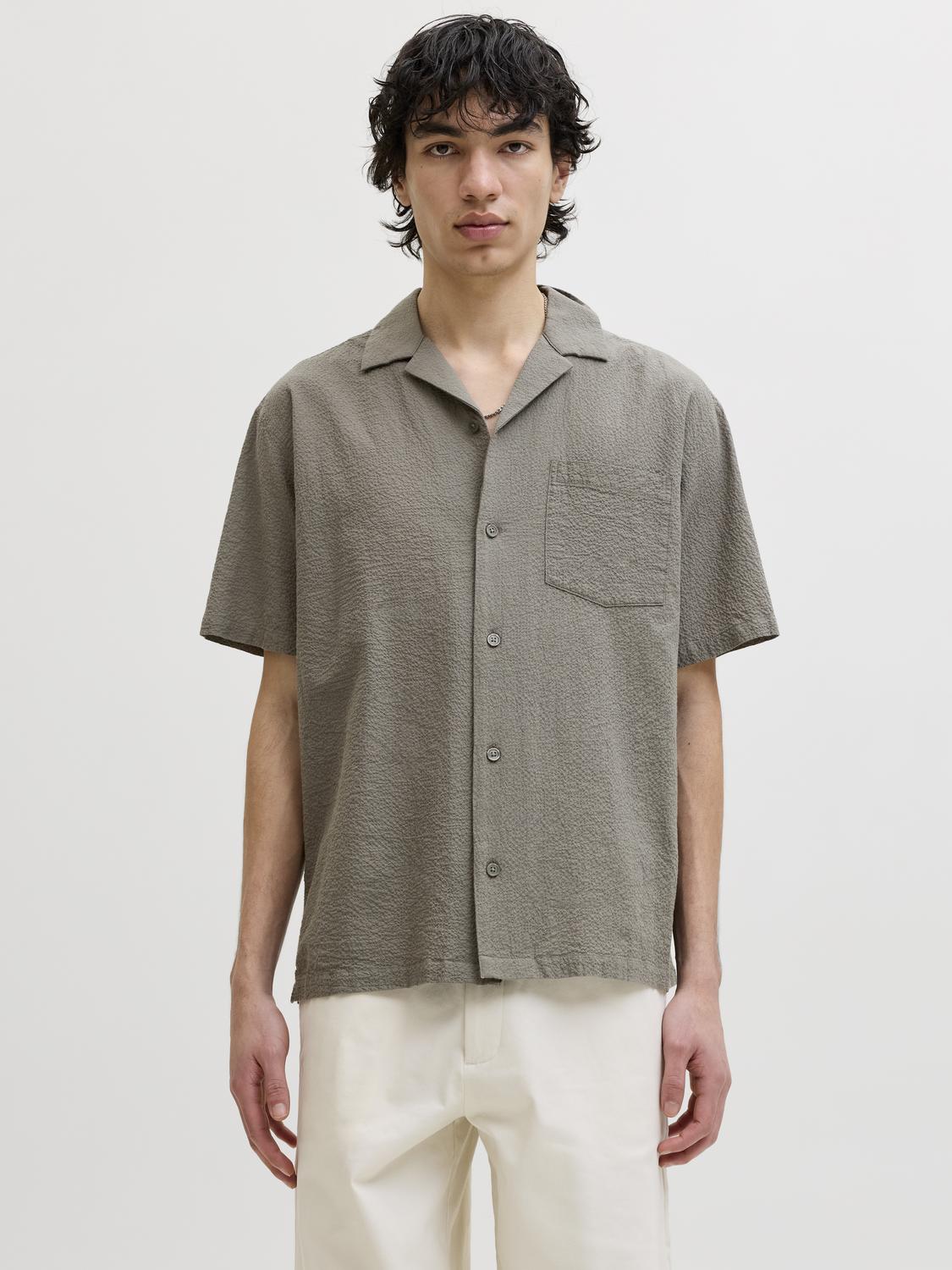 model_shot-front