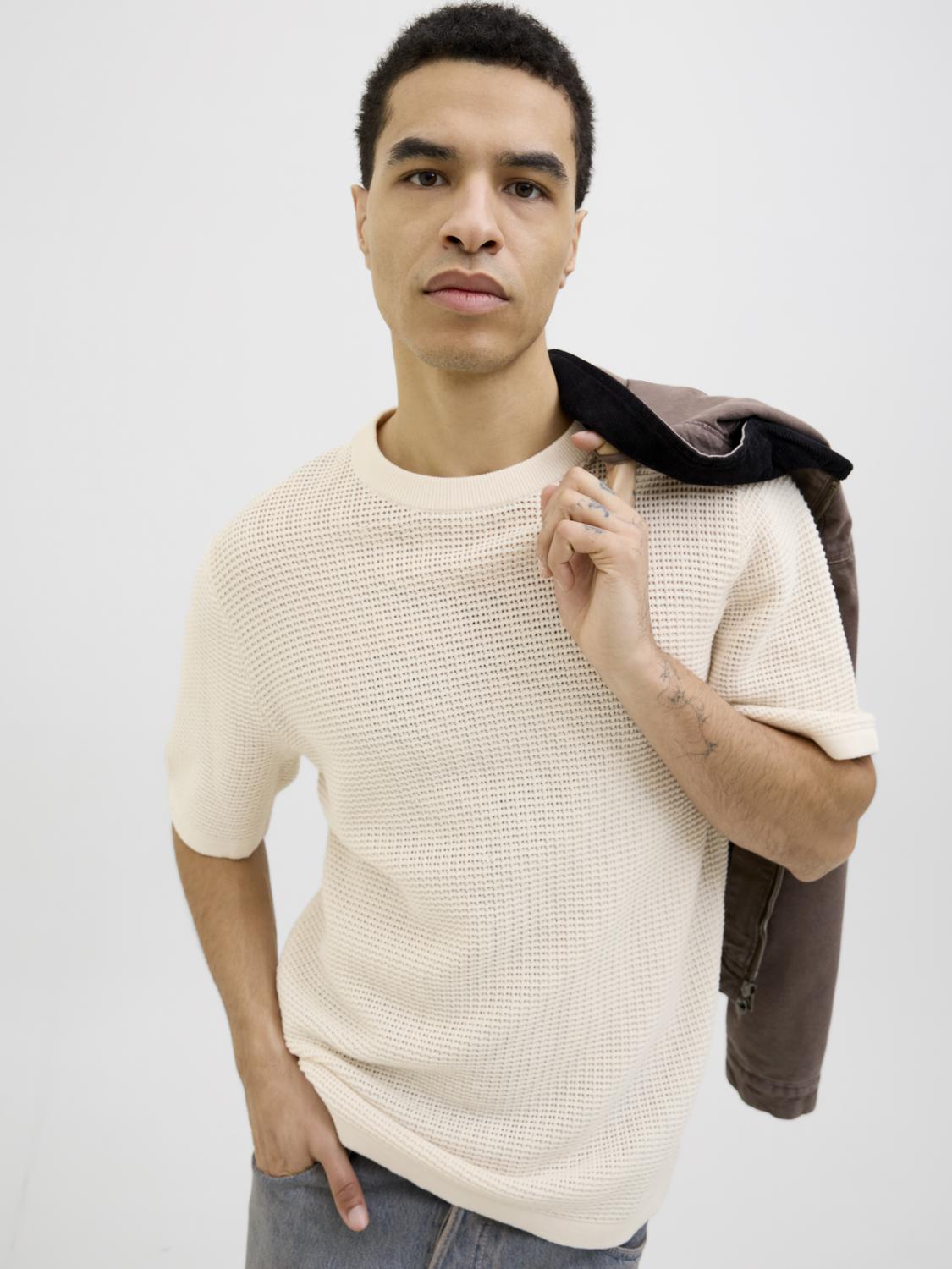 model_shot-creative