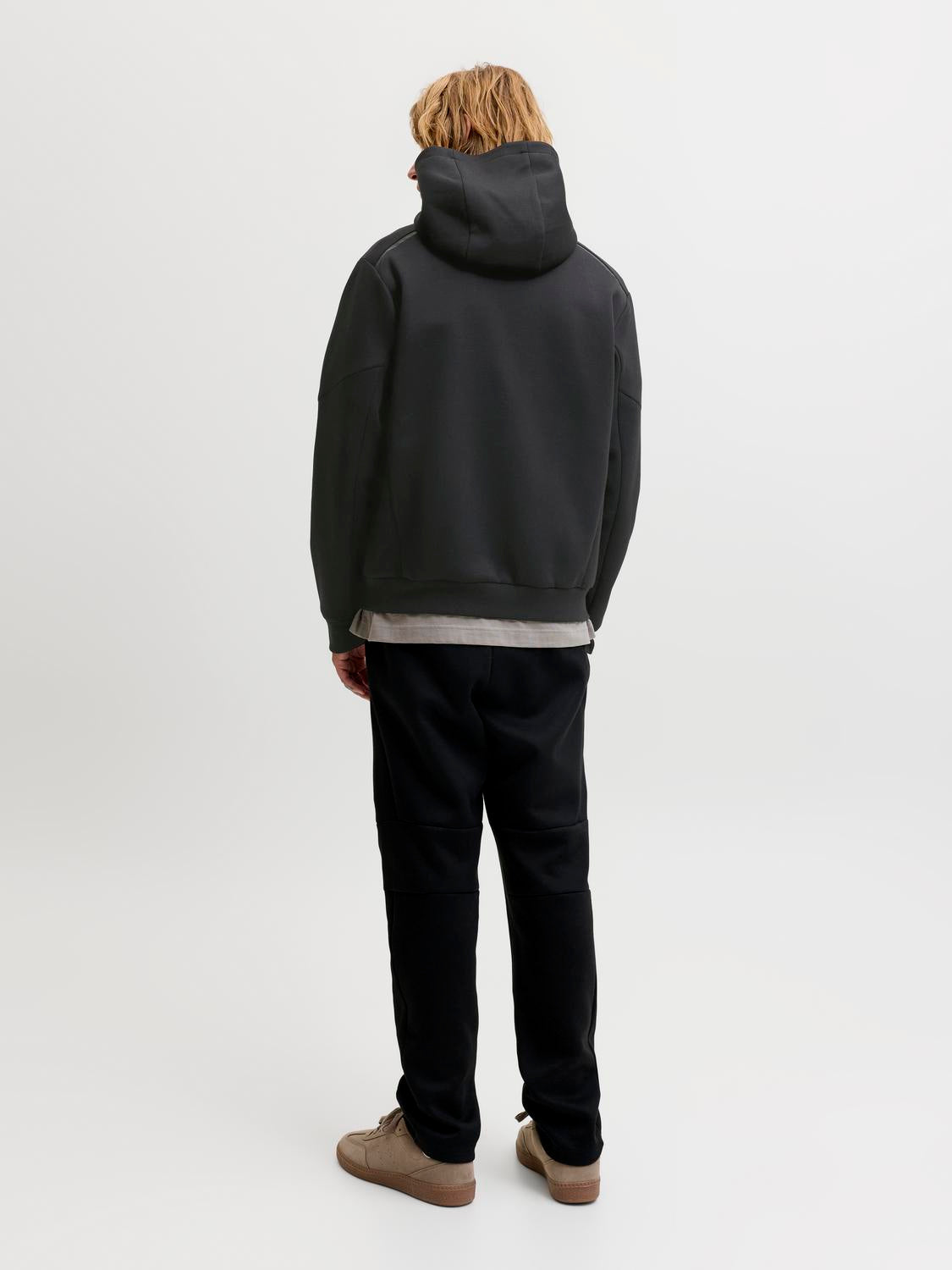 model_shot-back