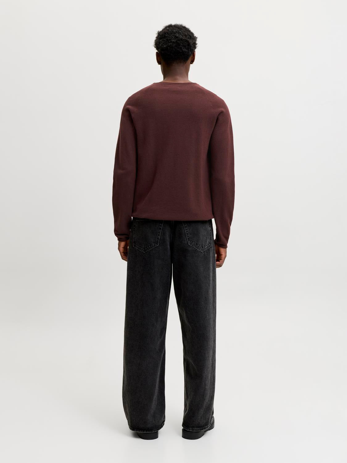 model_shot-back