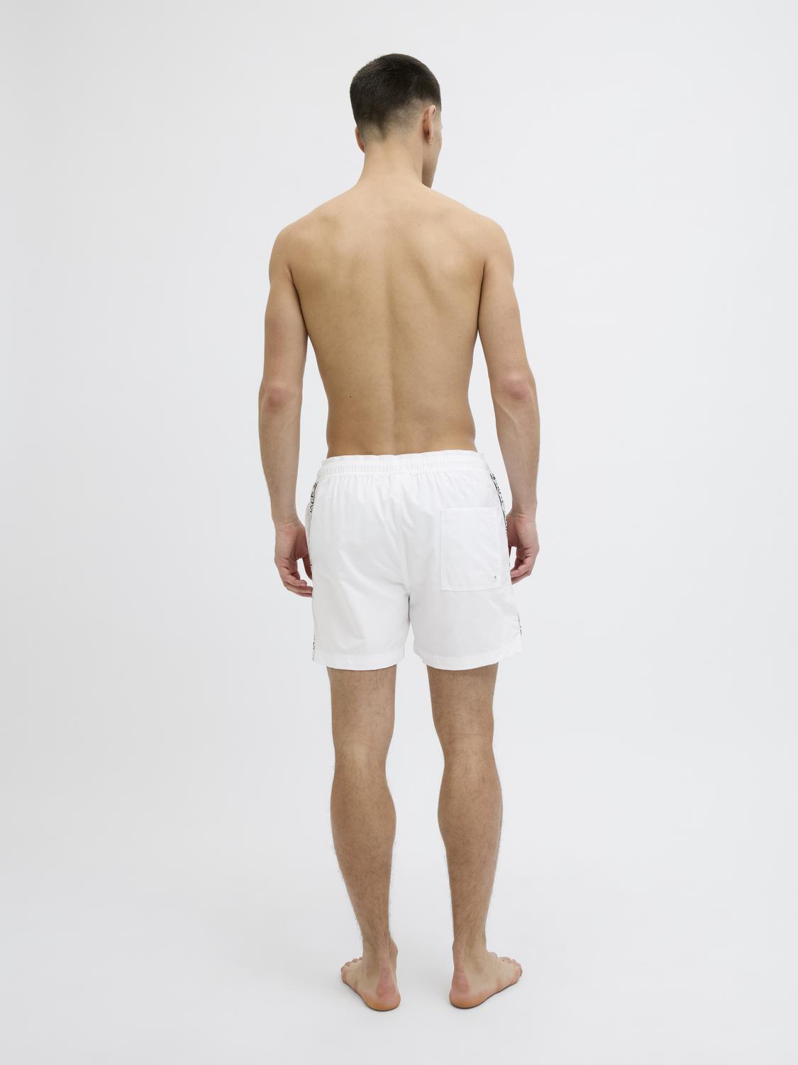 model_shot-back