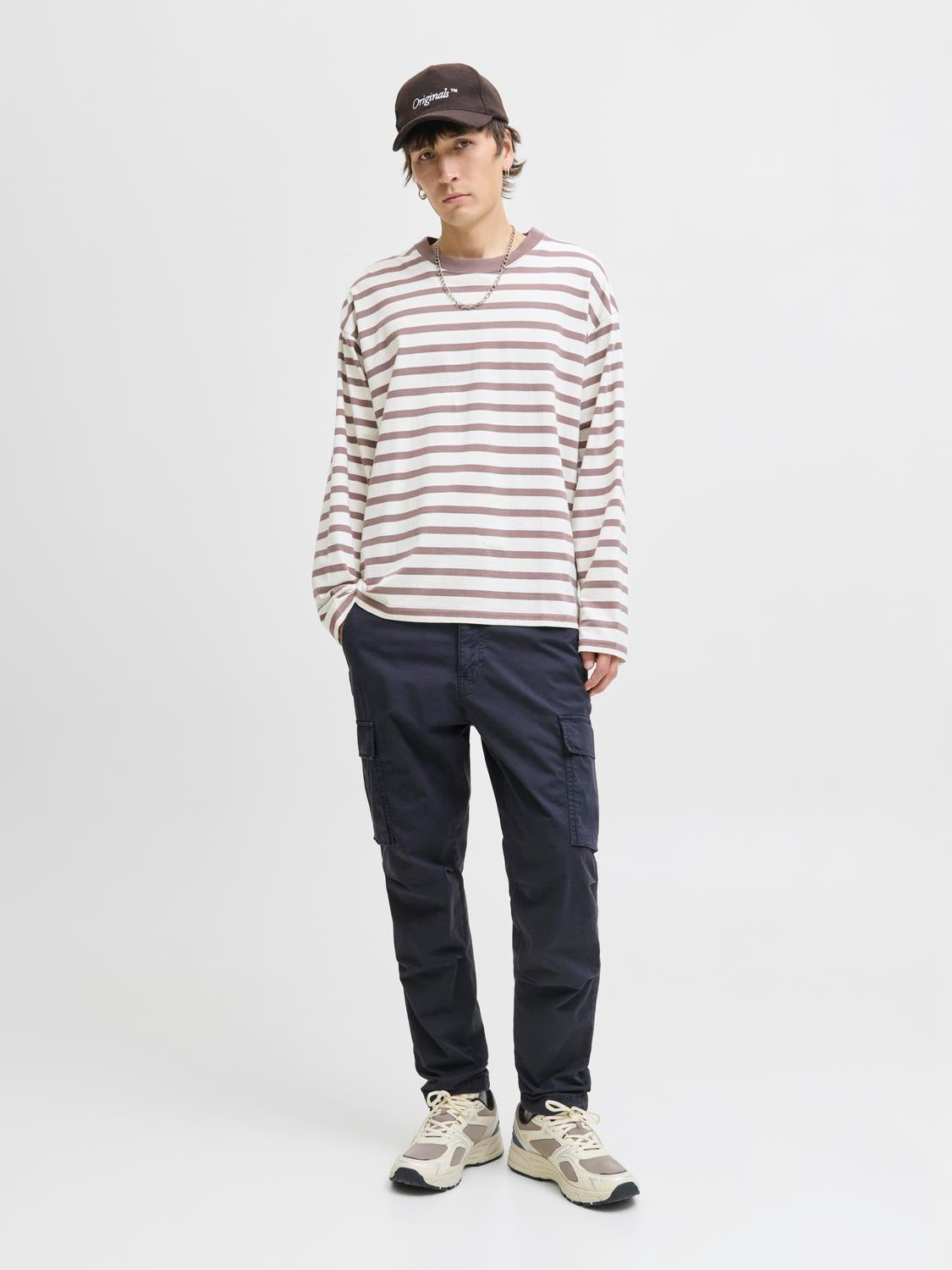 model_shot-front_full