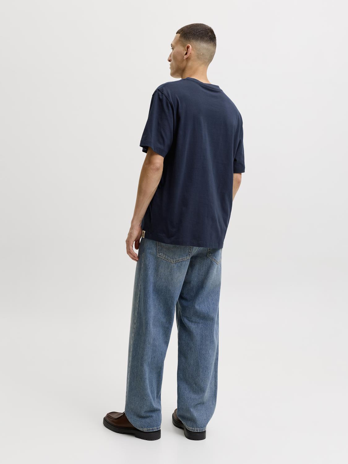 model_shot-back