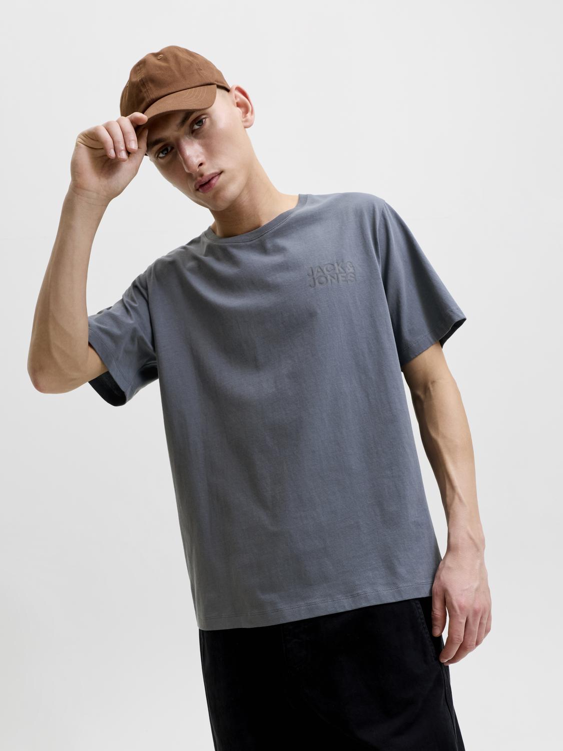 model_shot-creative